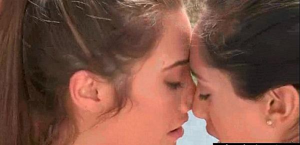  Teen Lesbians Make Hot Love Scene In Front Of Cam movie-25